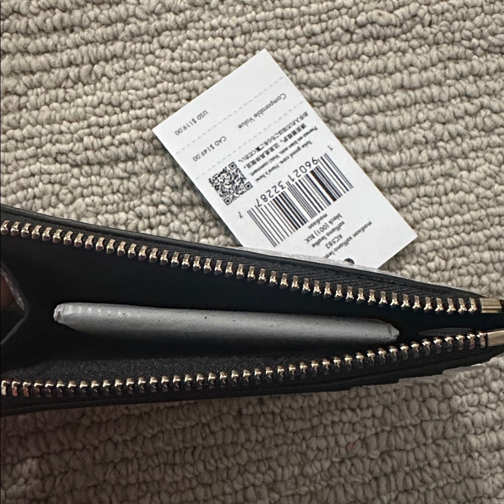 NWT Kate Spade Saffiano leather Black Zip Card holder - Picture 4 of 4